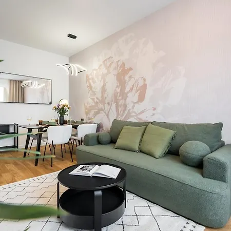 Superb 1br Flat - Location - Amazing Views Lejlighed *