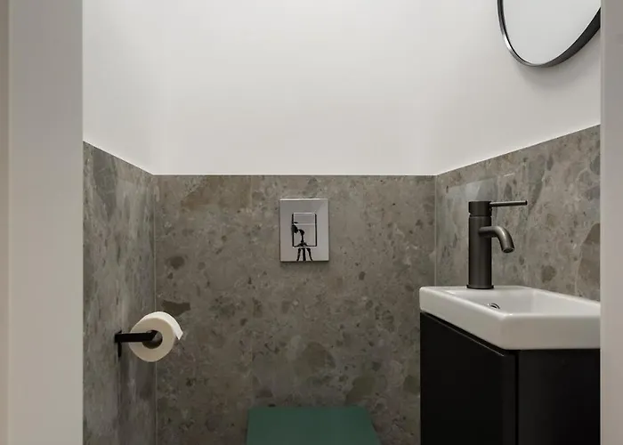 Superb 1br Flat - Location - Amazing Views דירה