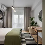 Superb 1br Flat - Location - Amazing Views *