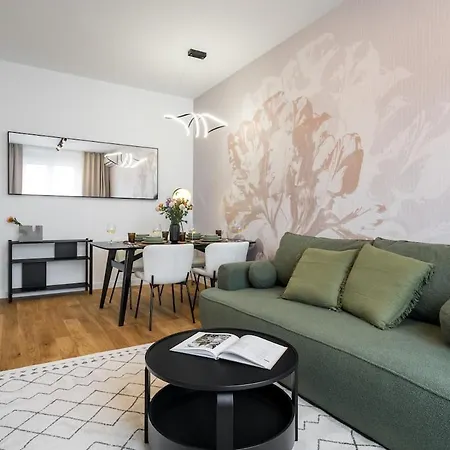 Superb 1br Flat - Location - Amazing Views Апартаменты Бухарест