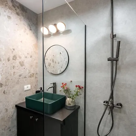 Superb 1br Flat - Location - Amazing Views * Bükreş