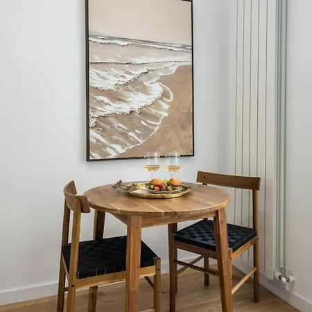 Superb 1br Flat - Location - Amazing Views *