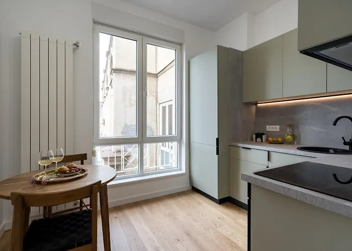 Апартаменти Superb 1br Flat - Location - Amazing Views Бухарест