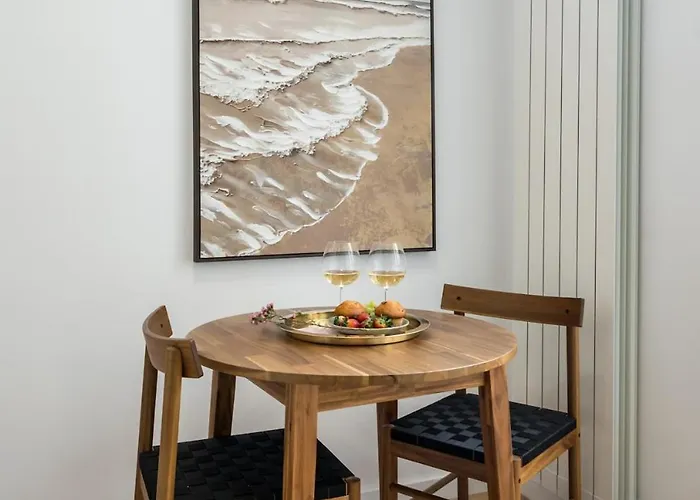 Superb 1br Flat - Location - Amazing Views *