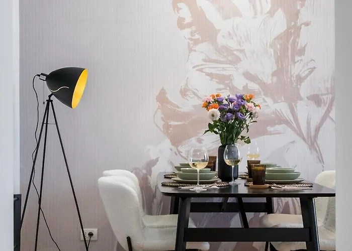 Апартаменти Superb 1br Flat - Location - Amazing Views *