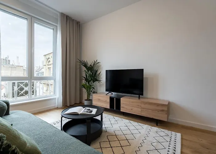 Superb 1br Flat - Location - Amazing Views Апартаменти Бухарест