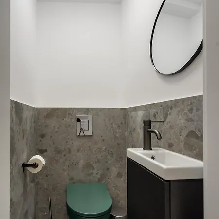 Superb 1br Flat - Location - Amazing Views דירה *