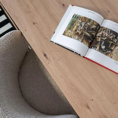 Superb 1br Flat - Location - Amazing Views