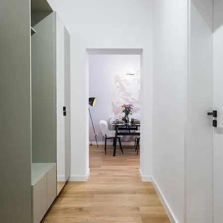 Superb 1br Flat - Location - Amazing Views Apartment