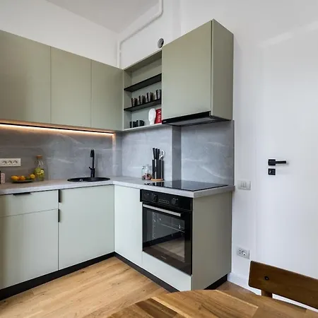 Superb 1br Flat - Location - Amazing Views דירה